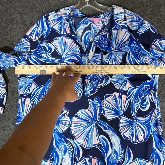 Lilly Pulitzer Elsa Top Blue Scale Up Koi Fish Shell Print Roll Tab Blouse L - Picture 8 of 9